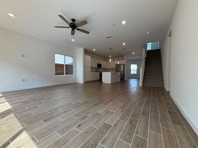 Building Photo - Move-In Special! 1 Week Free Rent – Spacio...