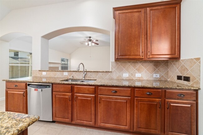 Building Photo - 14011 Pawnee Trails Dr