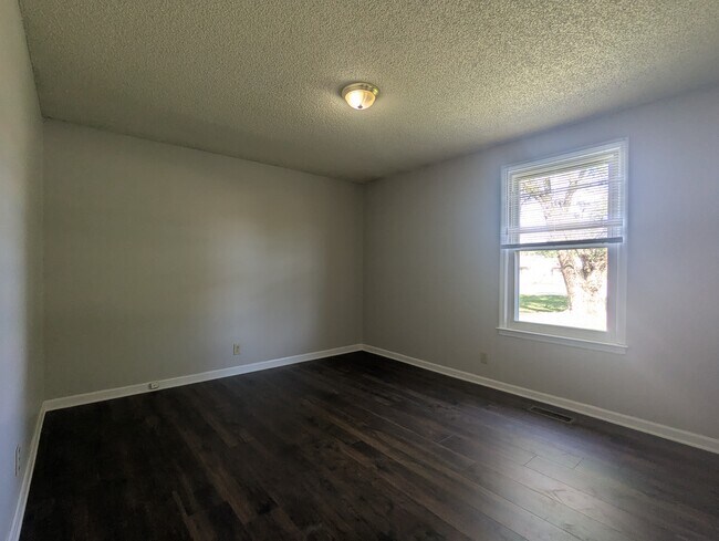 Building Photo - 417 Willis Pass