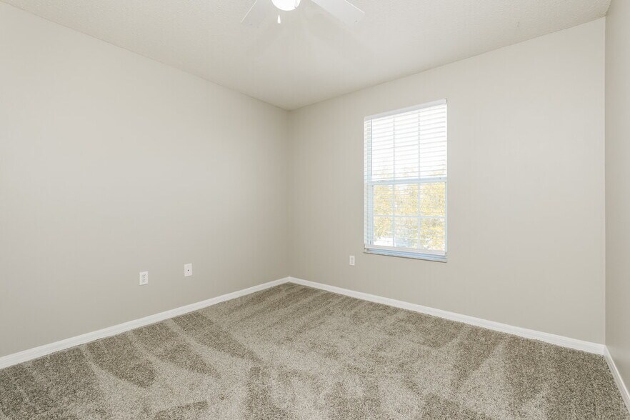 Building Photo - 2402 Ashecroft Dr