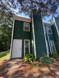 Building Photo - 112-114 Northwoods Drive