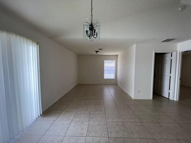 Building Photo - Vero Beach 2 bedroom