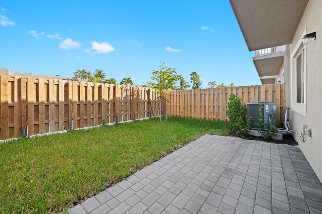 Building Photo - Brand new 3 bed 3.5 bath Townhouse with ya...