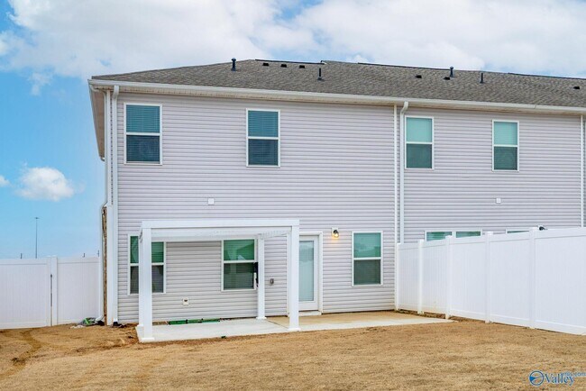 Building Photo - 7502 Discovery Pt Dr NW