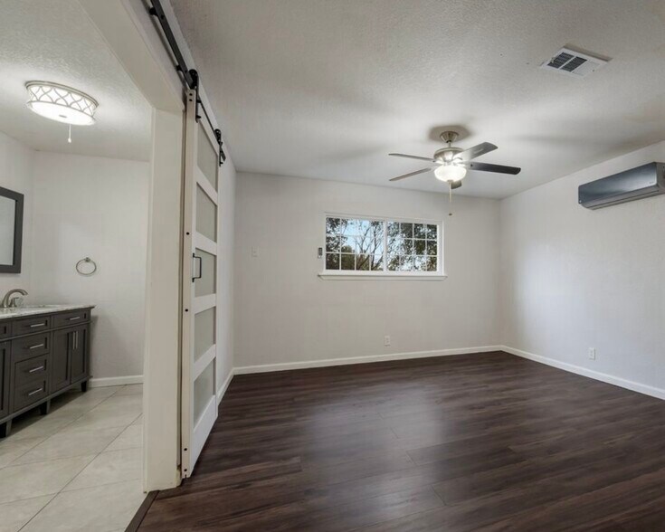 Building Photo - 5723 Bogart Dr