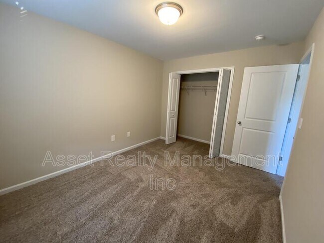 Building Photo - 1116 Cloud View Dr