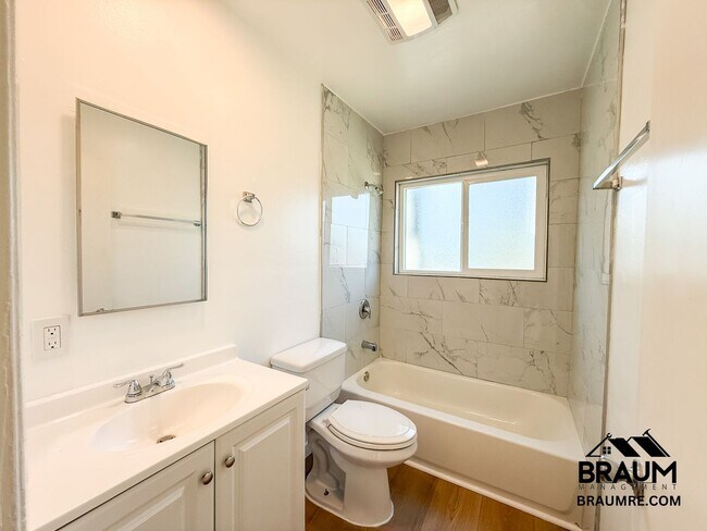 Building Photo - 13115 Oxnard St