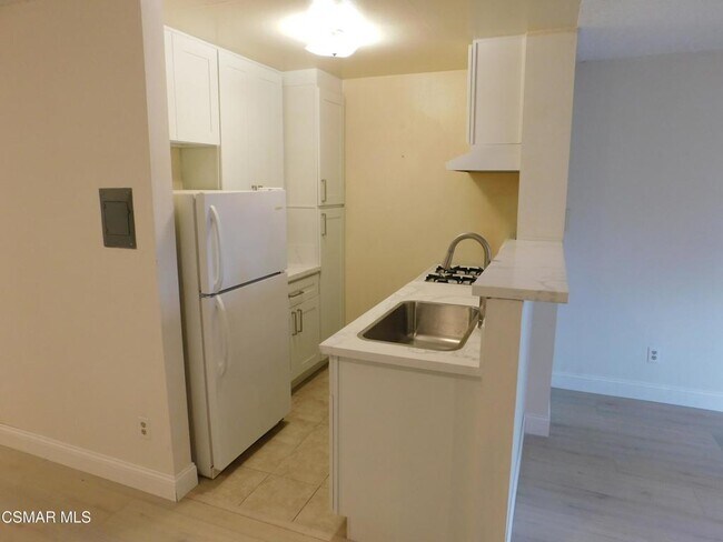 Building Photo - 6213 Whitsett Ave