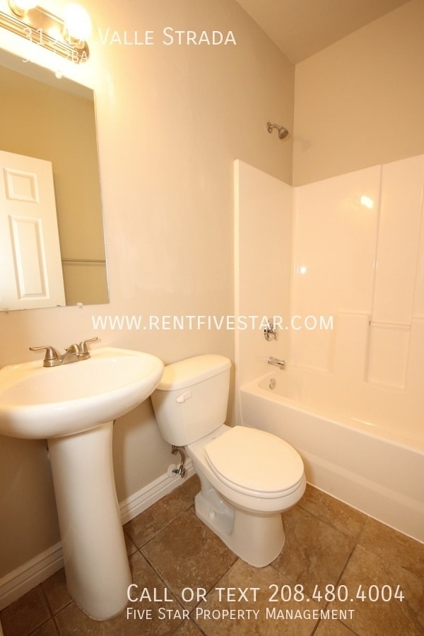 Building Photo - 315 La Valle Strada Ln