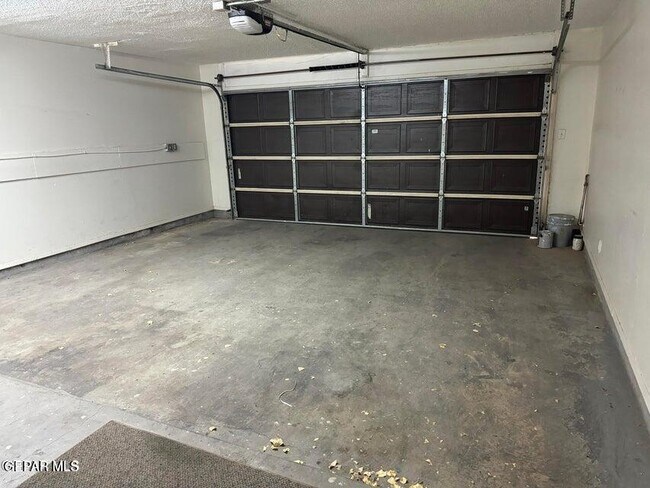 Building Photo - 129 S Apache Gold Lp