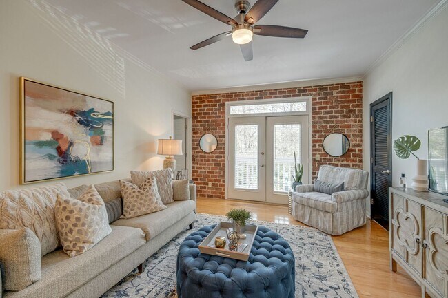 Building Photo - FULLY FURNISHED 2 BED 2 BATH TOWNHOME IN GREENHILLS $2500 PER MONTH.