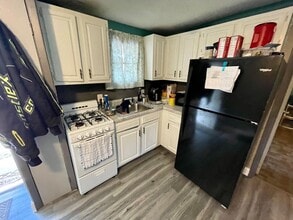 Building Photo - 1102 15th Ave NE