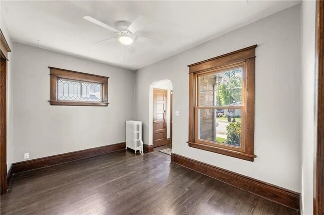 Building Photo - Updated 3 BR/1 BA Single-Family Home in St...