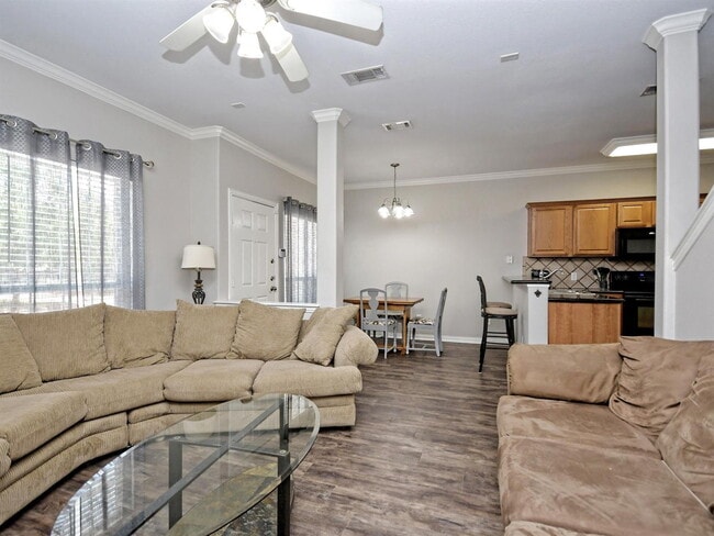 Building Photo - 1001 Krenek Tap Rd