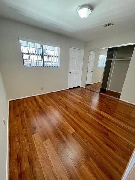 Building Photo - 514 E Valencia Ave