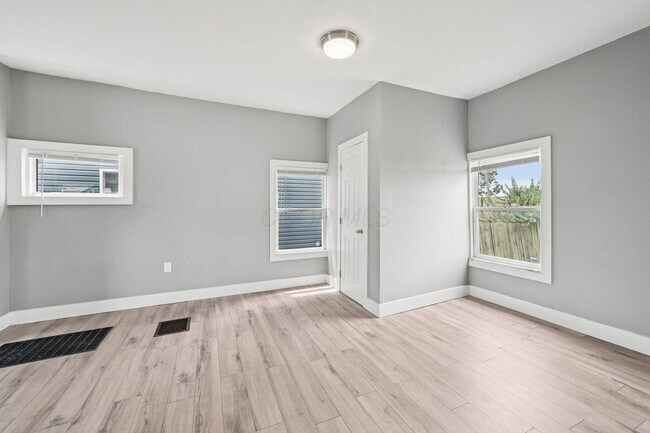 Building Photo - 1025 Howard St