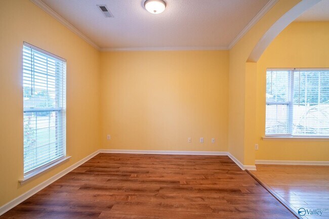 Building Photo - 216 Horseshoe Bend N