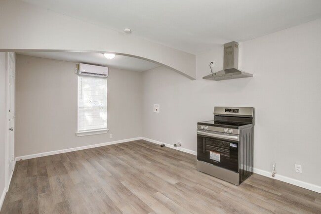 Building Photo - Remodeled 2 Bed 1 Bath Home Ready for New ...