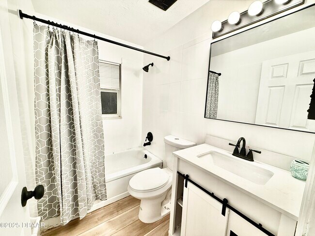 Building Photo - 929 Derbyshire Rd