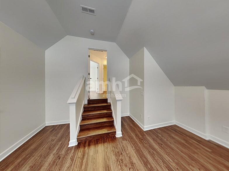 Building Photo - 410 Nathan St