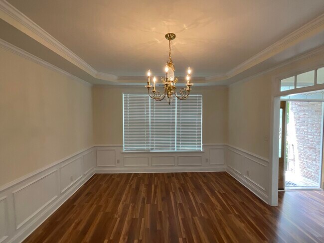 Building Photo - 375 Barnsley Dr