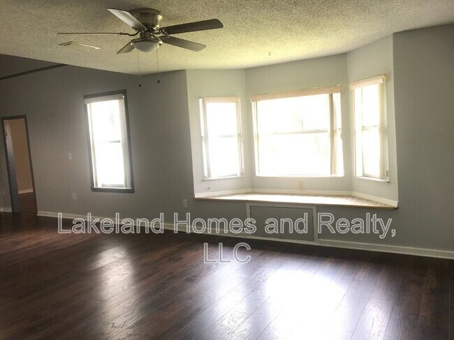 Building Photo - 1060 E Wabash St