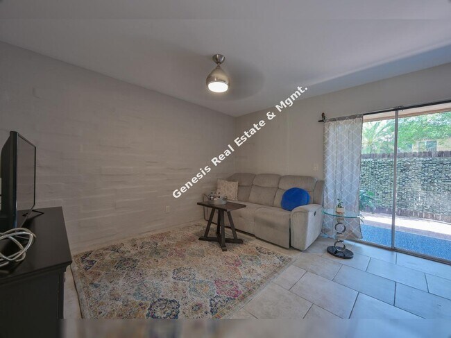 Building Photo - "Stylish 2-Bed 2. 5 Bath Condo”