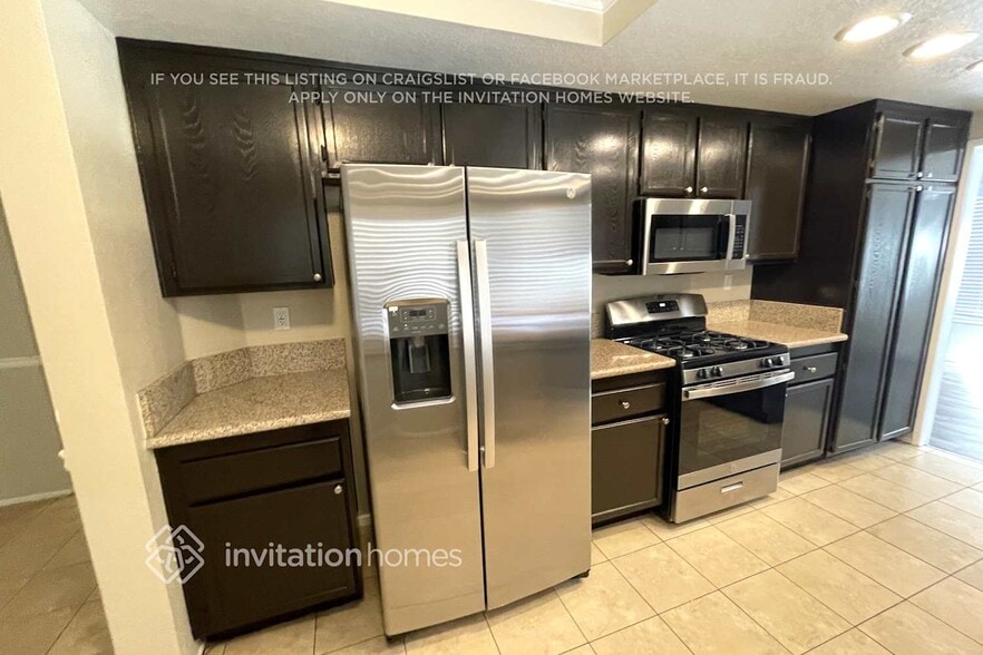 Building Photo - 3120 Crowne Dr