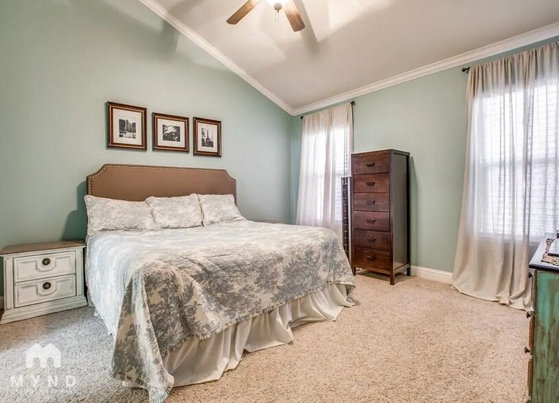 Building Photo - 3014 Carmel St