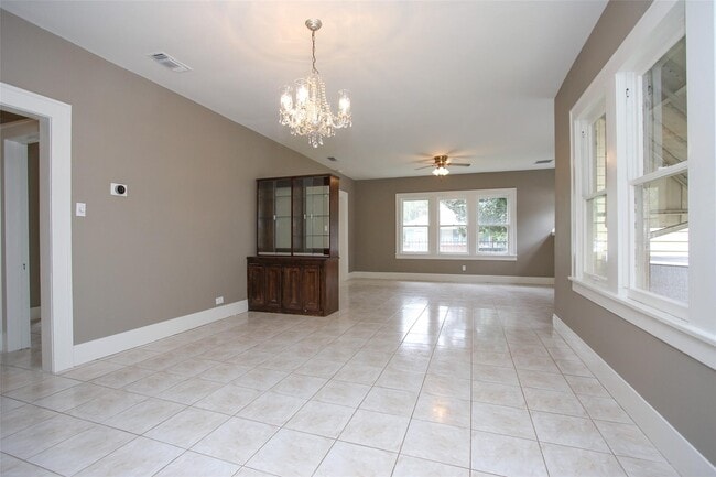 Building Photo - 1127 Walling St