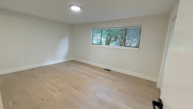 Building Photo - 3Bd/2.5Ba Mercer Island House