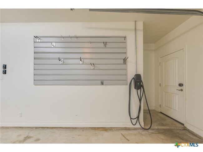 Building Photo - 1729 Las Lomas Ct