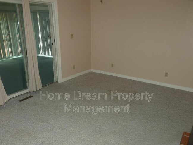 Building Photo - 10451 Edgehill Ln