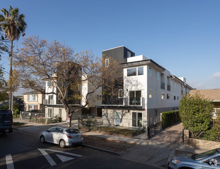 Alternate - 945 N Oxford Ave