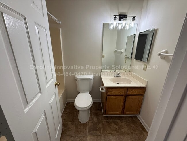 Building Photo - 10722 Roxbury Ct