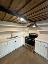 Building Photo - 4216 Poinsetta Dr