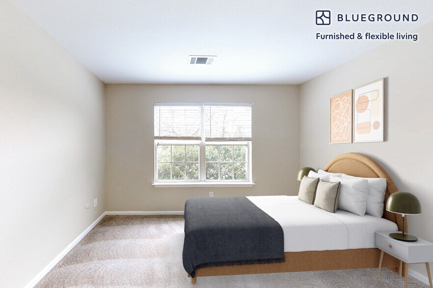 Building Photo - 100 Court N Dr