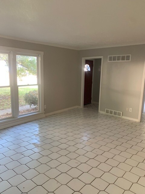 Building Photo - 7635 High Dr