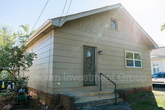 Building Photo - 260 S Magnolia St