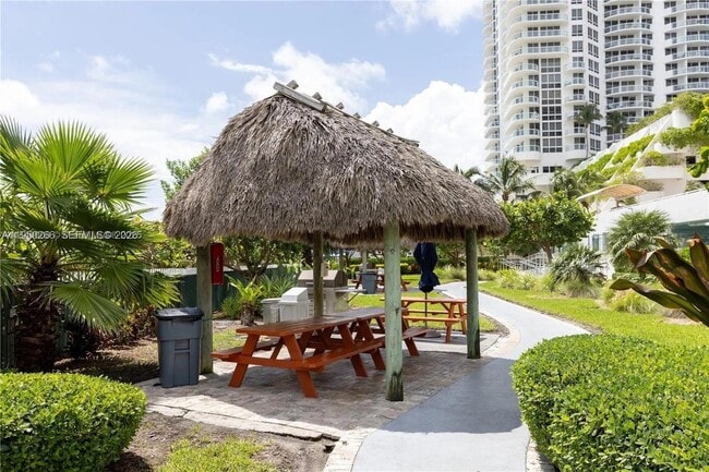 Building Photo - 6423 Collins Ave