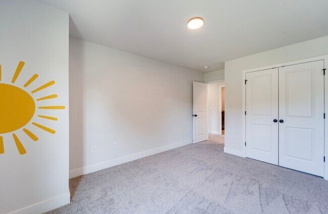 Building Photo - 7 Limox Ln