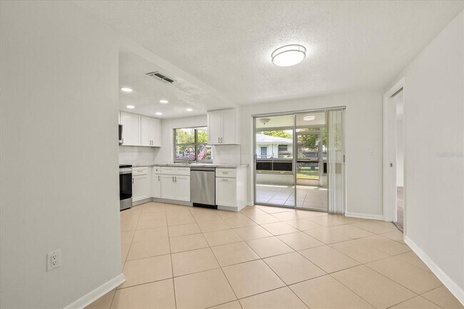 Building Photo - 7751 Cherrytree Ln