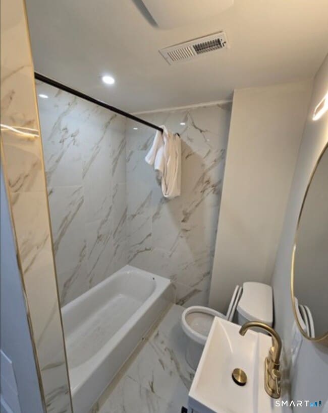 Building Photo - 80 Dickerman St