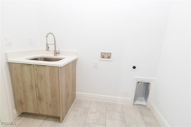 Building Photo - 1125 Jabara Cir