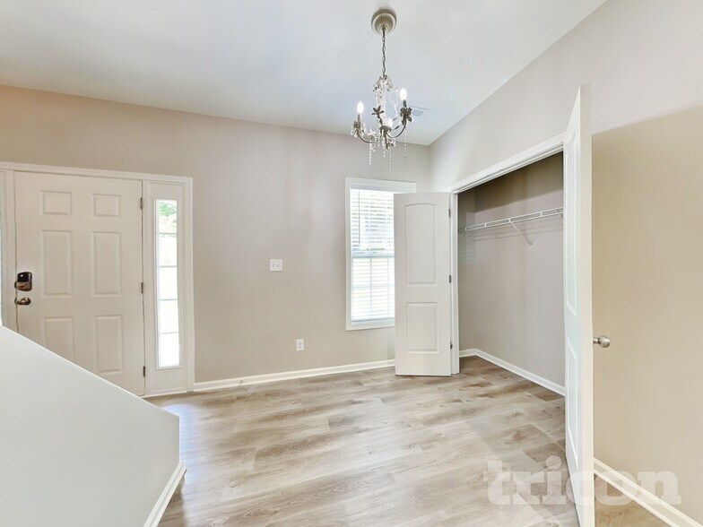 Building Photo - 1218 Azalea Dr