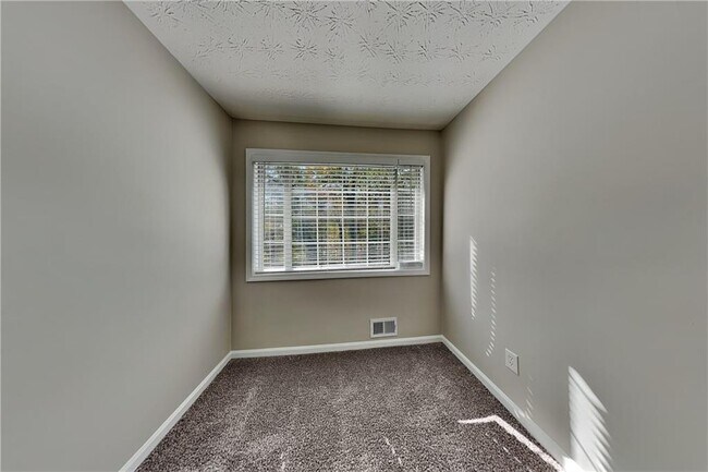 Building Photo - 2020 Hunters Trail Dr