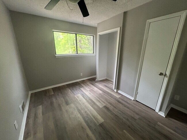 Building Photo - 240-26 Jamil Road, Columbia, SC 29210