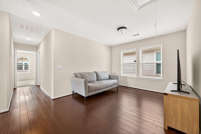 Building Photo - 5134 Aedan Oak St
