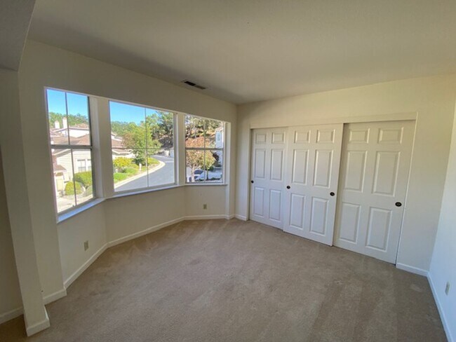 Building Photo - 15 Glen Lake Dr