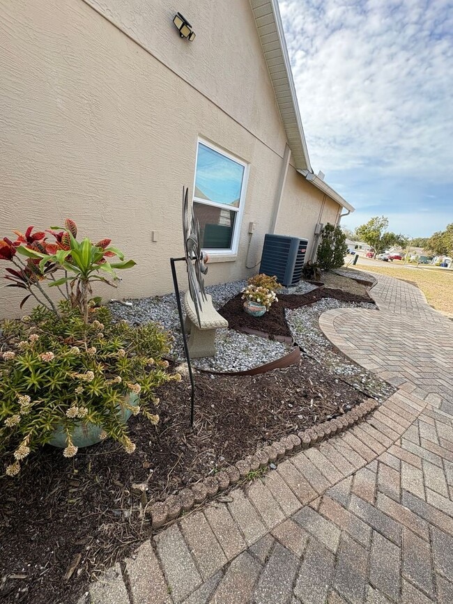 Building Photo - Beautiful 3Bed/2Bath with 2-Car Garage on a Cul-de-Sac